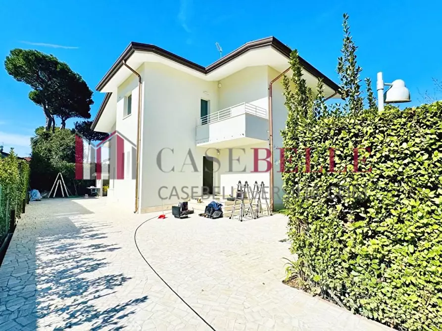 Immagine 61 di Villa in vendita  a Pietrasanta