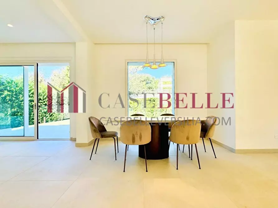 Immagine 2 di Villa in vendita  a Pietrasanta