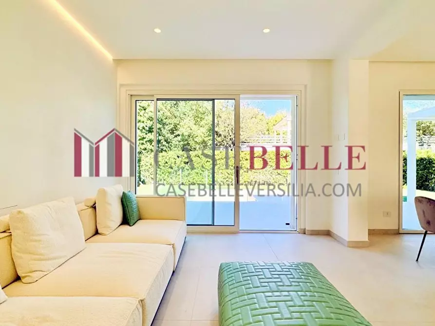 Immagine 5 di Villa in vendita  a Pietrasanta