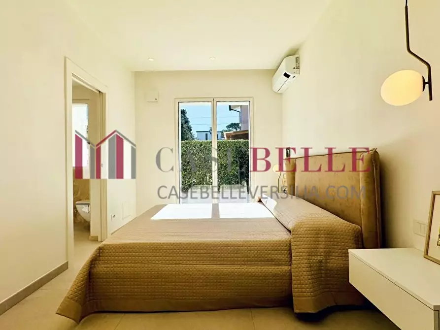 Immagine 17 di Villa in vendita  a Pietrasanta