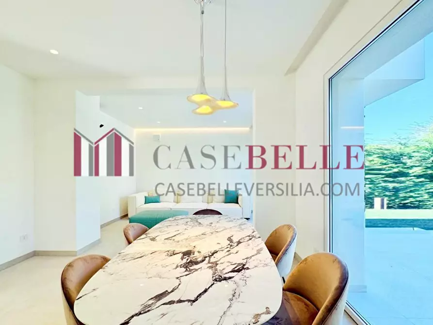 Immagine 3 di Villa in vendita  a Pietrasanta