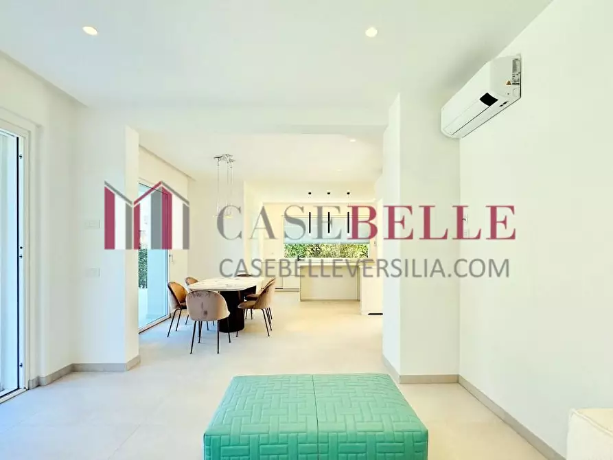 Immagine 6 di Villa in vendita  a Pietrasanta