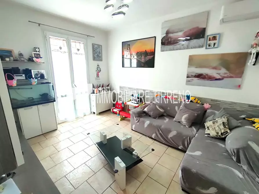 Immagine 1 di Appartamento in vendita  a Massa