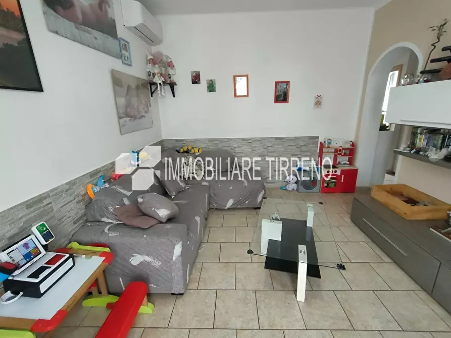 Immagine 4 di Appartamento in vendita  a Massa