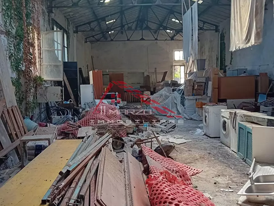 Immagine 2 di Capannone industriale in vendita  a Cascina