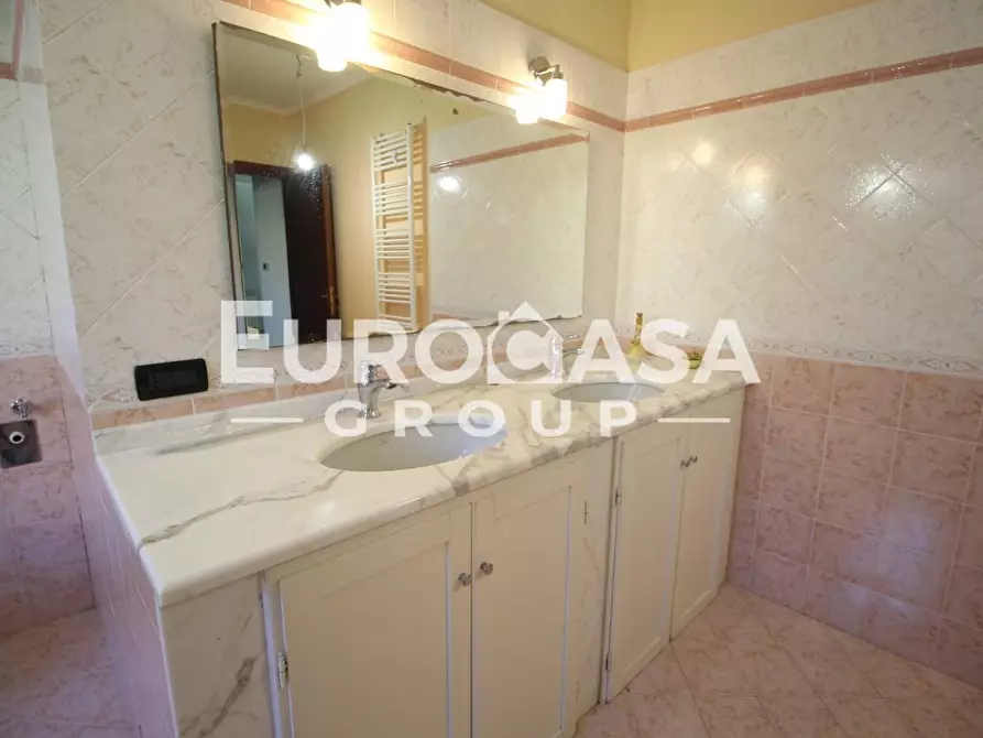 Immagine 15 di Villa in vendita  a Lucca