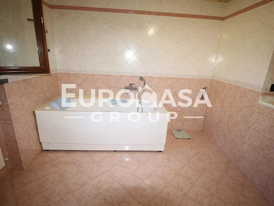 Immagine 11 di Villa in vendita  a Lucca