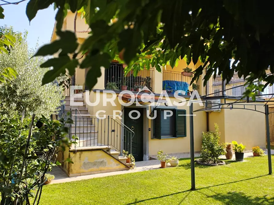 Immagine 66 di Villa in vendita  a Lucca