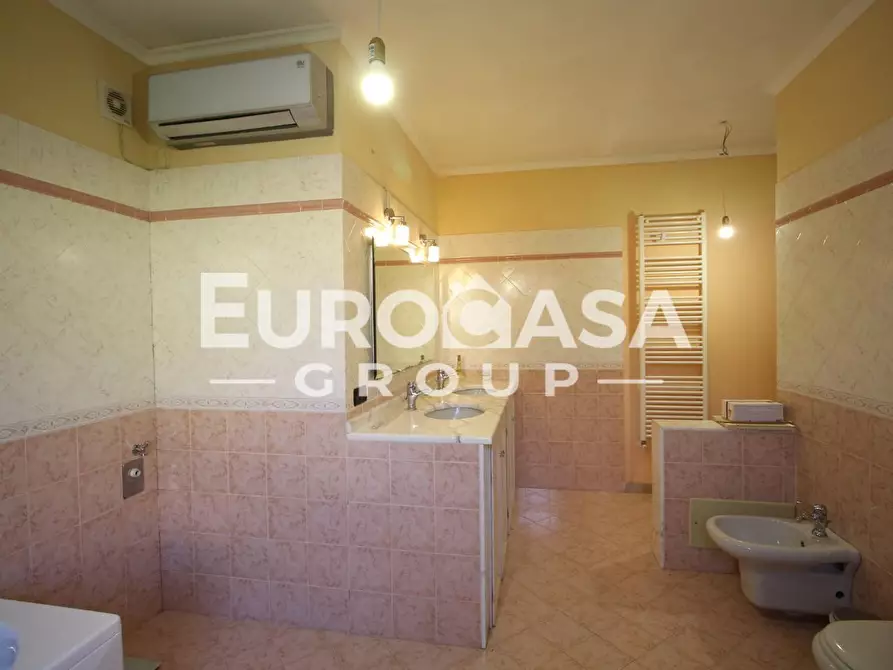 Immagine 12 di Villa in vendita  a Lucca