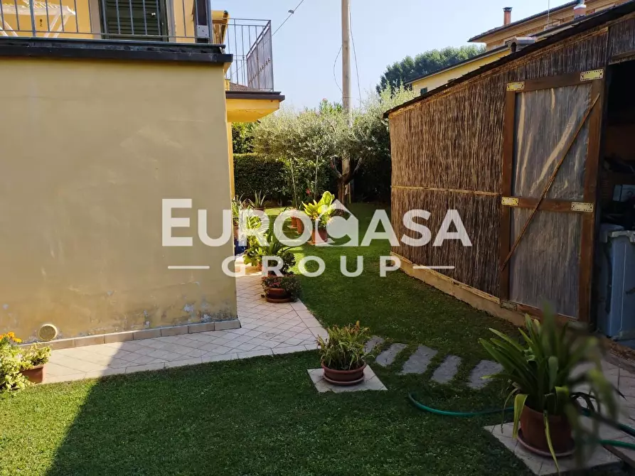 Immagine 67 di Villa in vendita  a Lucca