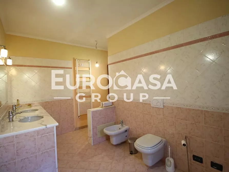 Immagine 13 di Villa in vendita  a Lucca