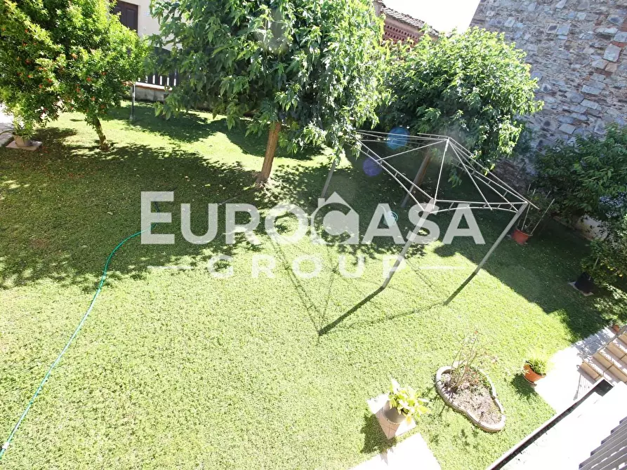Immagine 4 di Villa in vendita  a Lucca