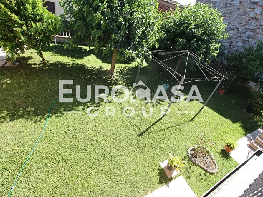 Immagine 5 di Villa in vendita  a Lucca