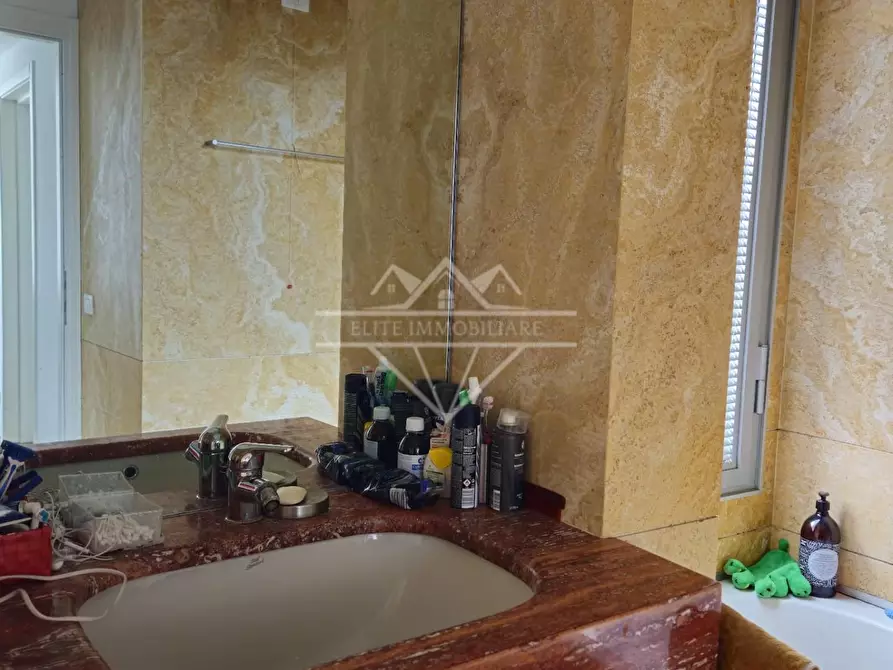 Immagine 43 di Casa indipendente in vendita  a Carrara