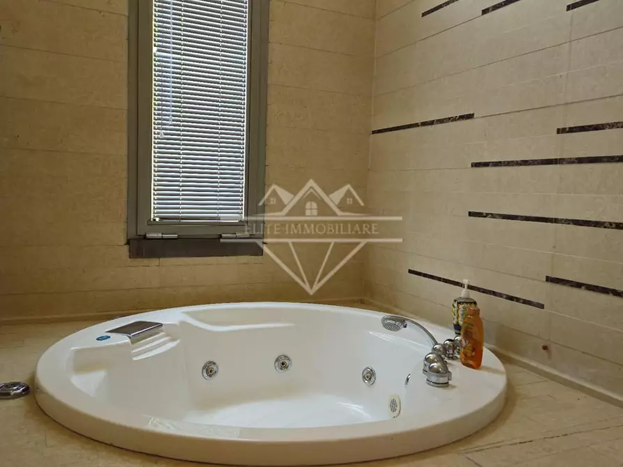 Immagine 40 di Casa indipendente in vendita  a Carrara