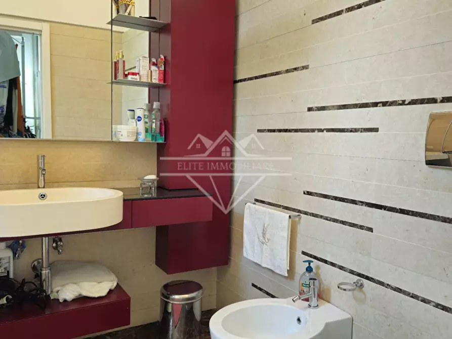 Immagine 36 di Casa indipendente in vendita  a Carrara