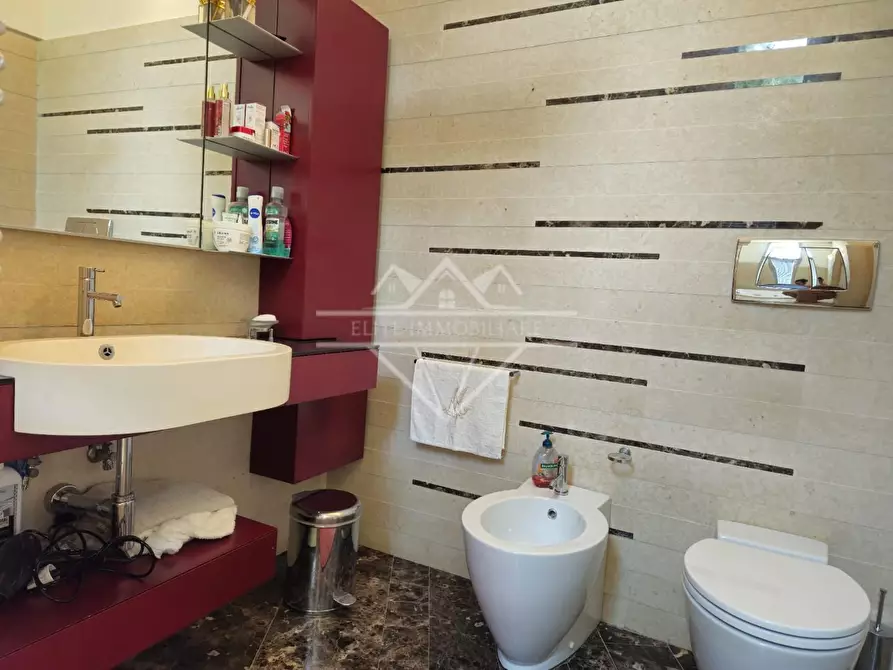 Immagine 47 di Casa indipendente in vendita  a Carrara