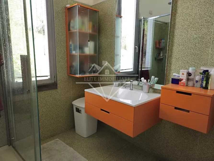 Immagine 37 di Casa indipendente in vendita  a Carrara