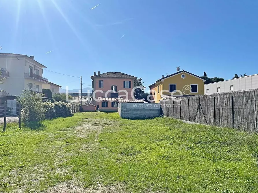 Immagine 44 di Attività commerciale in vendita  a Lucca