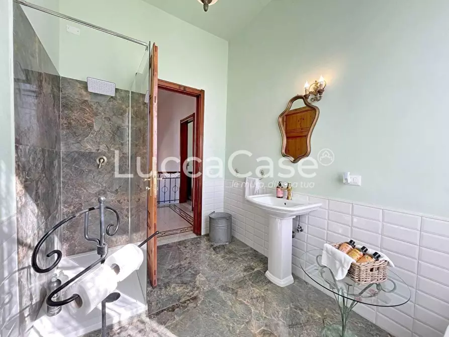 Immagine 22 di Attività commerciale in vendita  a Lucca