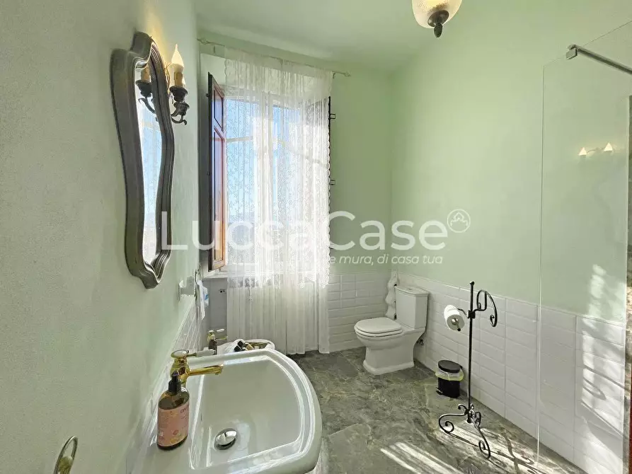 Immagine 20 di Attività commerciale in vendita  a Lucca