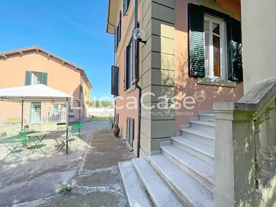 Immagine 38 di Attività commerciale in vendita  a Lucca