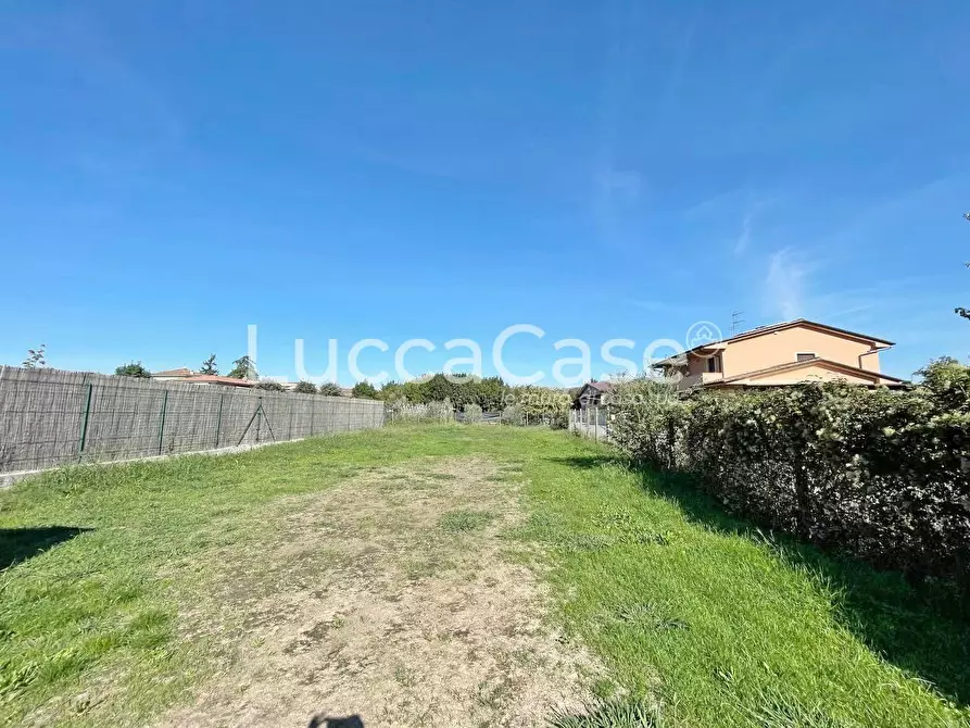 Immagine 40 di Attività commerciale in vendita  a Lucca