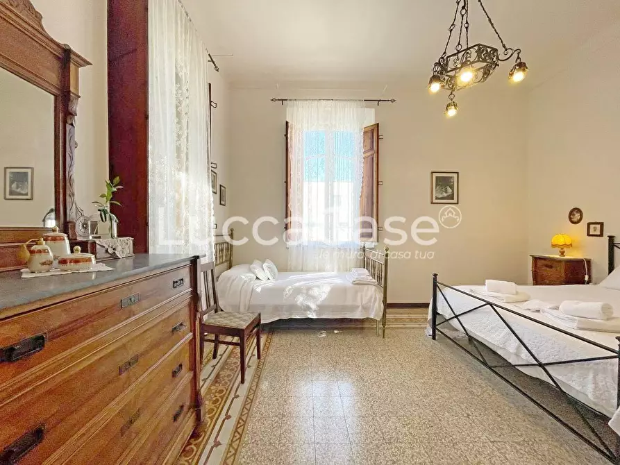 Immagine 12 di Attività commerciale in vendita  a Lucca