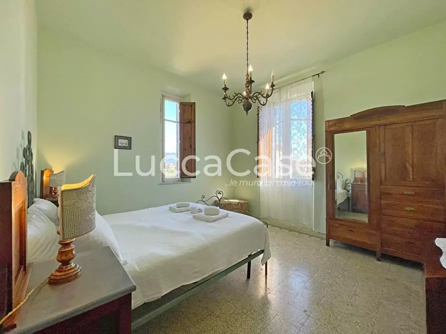 Immagine 16 di Attività commerciale in vendita  a Lucca