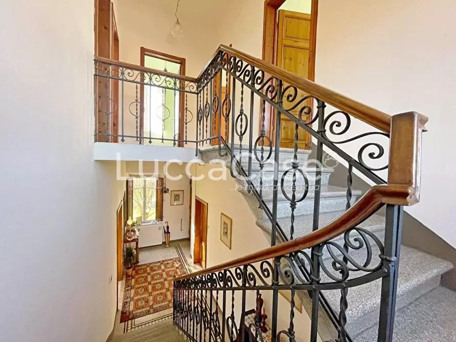 Immagine 11 di Attività commerciale in vendita  a Lucca