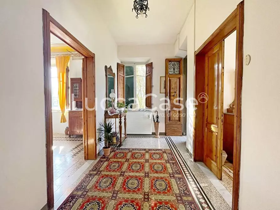 Immagine 31 di Attività commerciale in vendita  a Lucca