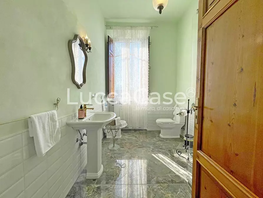 Immagine 19 di Attività commerciale in vendita  a Lucca