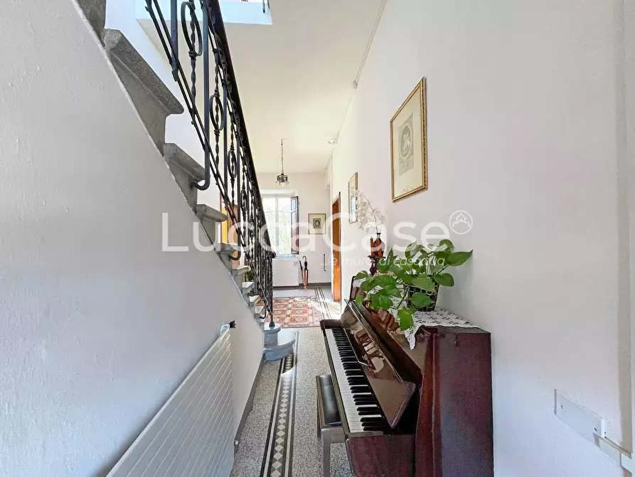 Immagine 29 di Attività commerciale in vendita  a Lucca