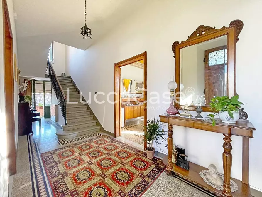 Immagine 2 di Attività commerciale in vendita  a Lucca