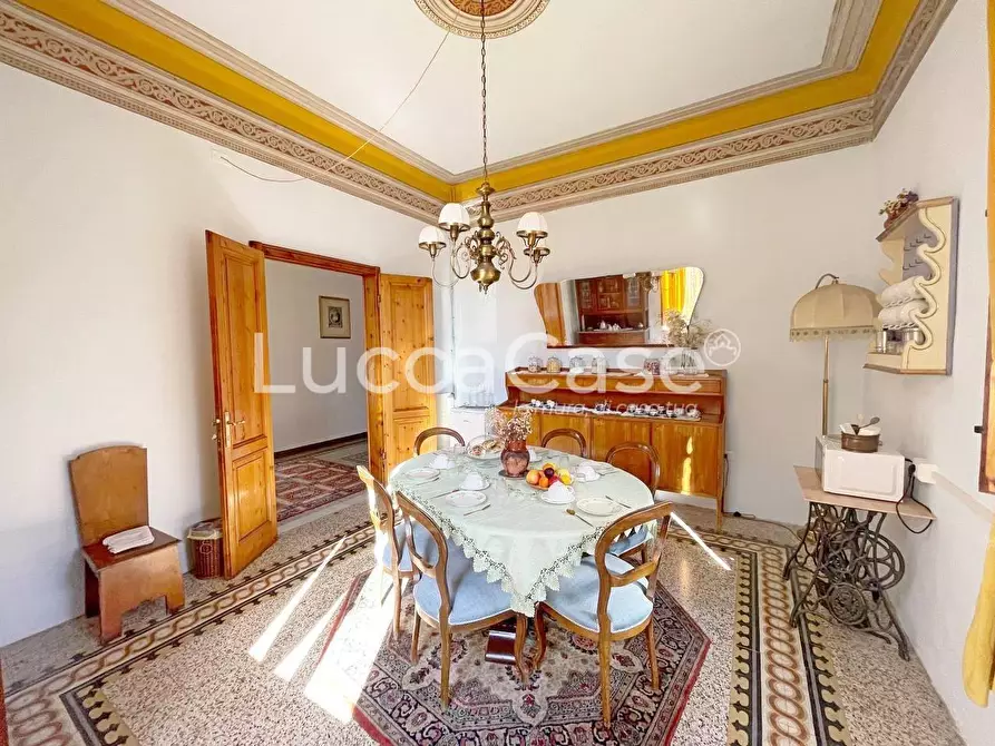 Immagine 3 di Attività commerciale in vendita  a Lucca