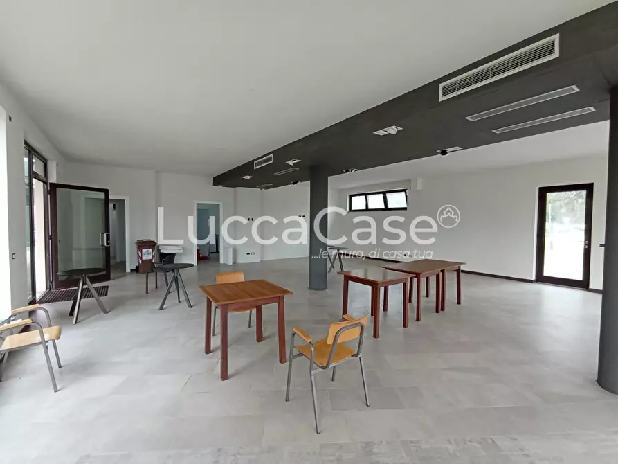 Immagine 4 di Locale commerciale in affitto  a Capannori