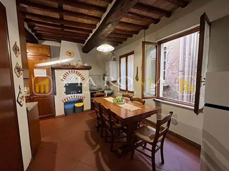 Immagine 7 di Appartamento in vendita  a Lucca