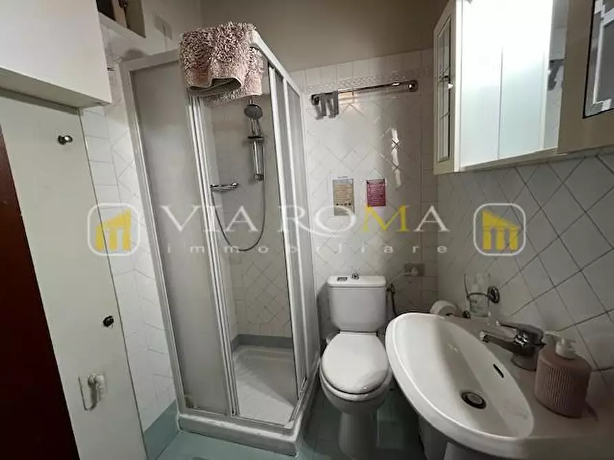 Immagine 13 di Appartamento in vendita  a Lucca