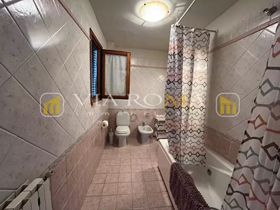 Immagine 12 di Appartamento in vendita  a Lucca