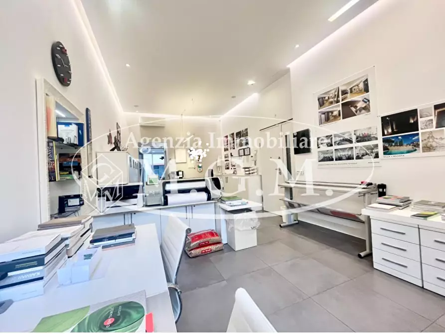 Immagine 12 di Ufficio in affitto  a Pontedera