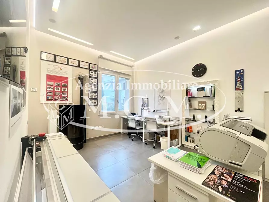 Immagine 2 di Ufficio in affitto  a Pontedera