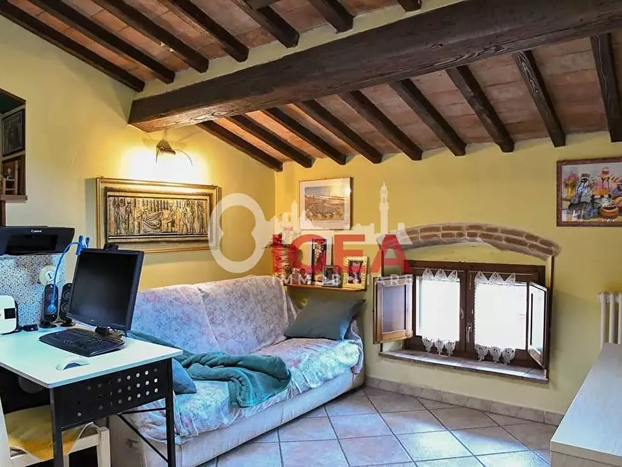 Immagine 9 di Mansarda in vendita  a Monteriggioni