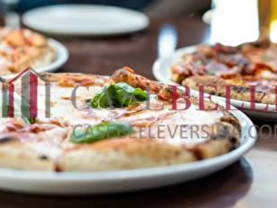 Immagine 2 di Bar / Ristorante in vendita  a Forte Dei Marmi