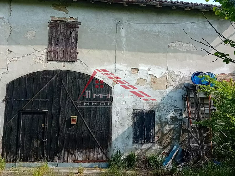Immagine 4 di Casa colonica in vendita  a Brescello