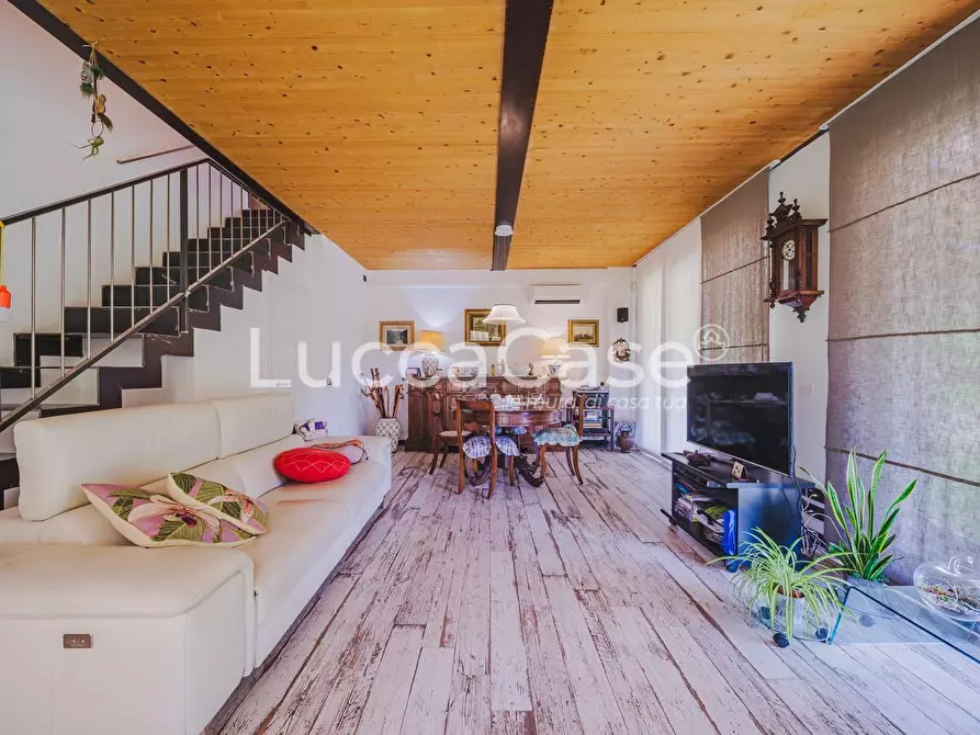 Immagine 24 di Villa in vendita  a Lucca