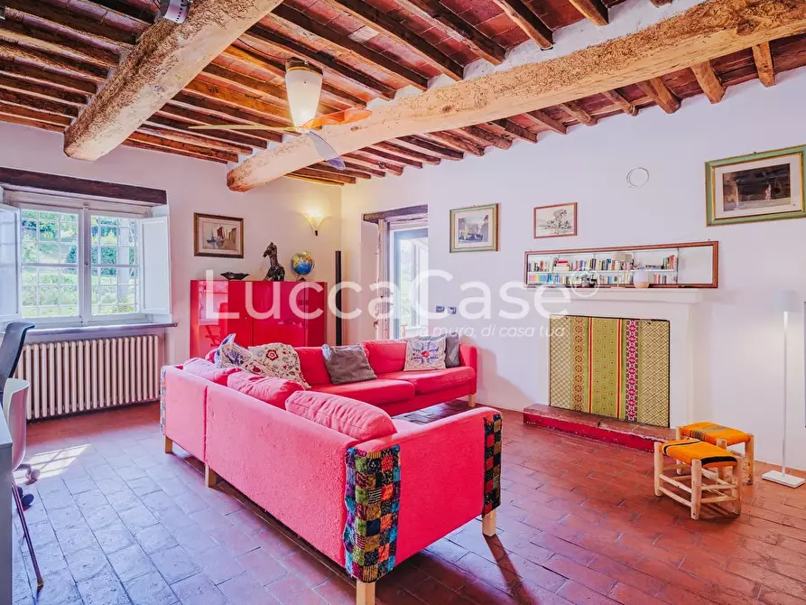 Immagine 10 di Villa in vendita  a Lucca