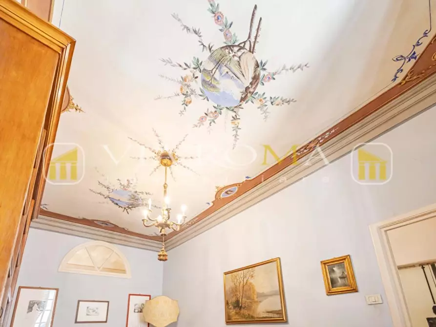 Immagine 20 di Appartamento in vendita  a Lucca