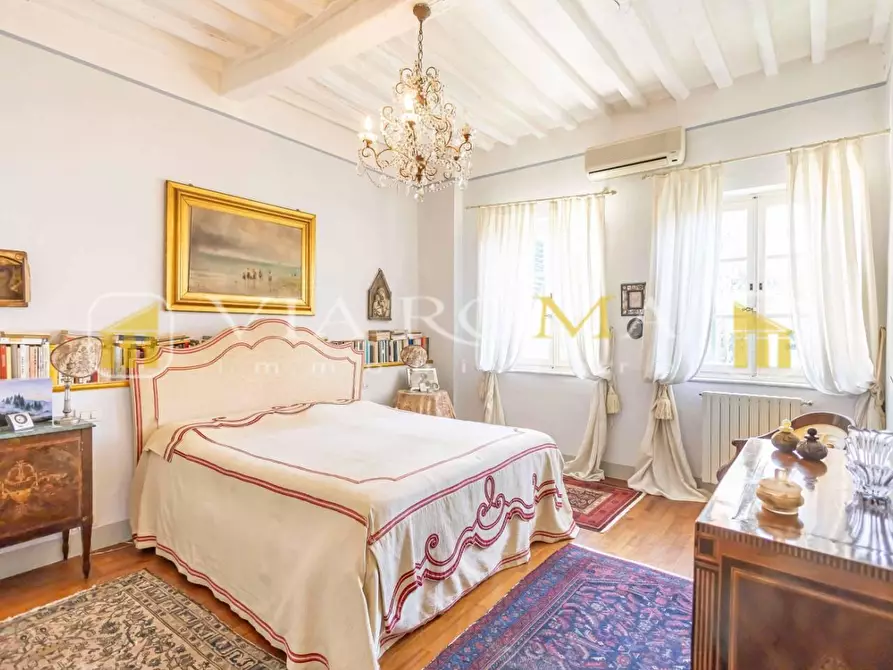 Immagine 12 di Appartamento in vendita  a Lucca