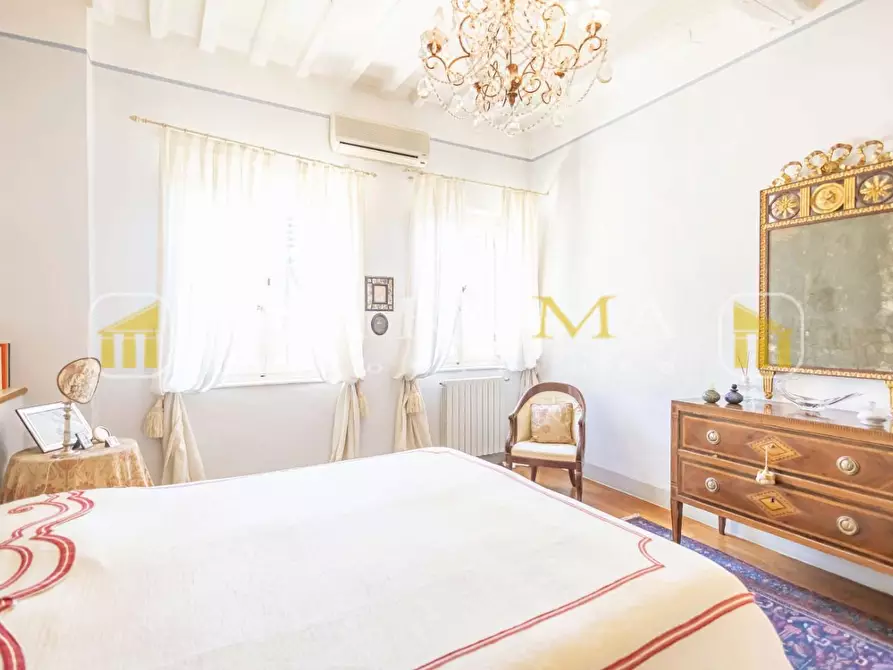 Immagine 10 di Appartamento in vendita  a Lucca