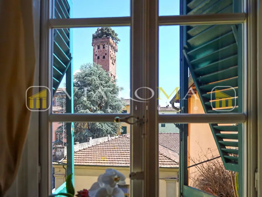 Immagine 39 di Appartamento in vendita  a Lucca